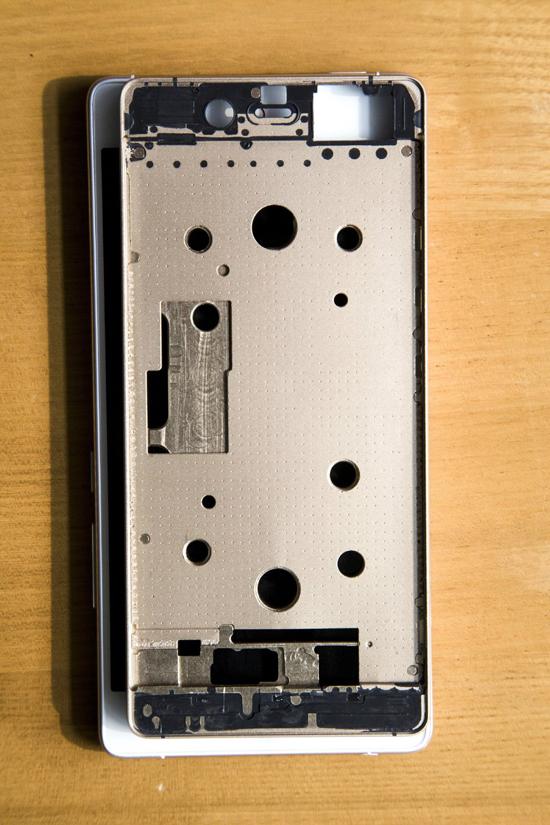 無邊框碾壓樂視！nubia Z9再曝真機(jī)照