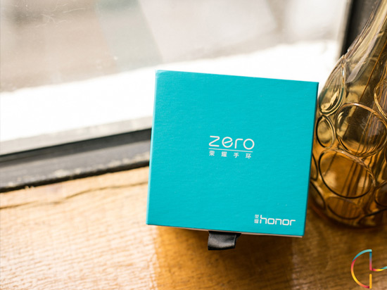 引領美學新風尚，榮耀zero手環(huán)開箱圖賞