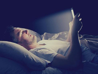 對人有害？！藍光真的會影響睡眠嗎？
