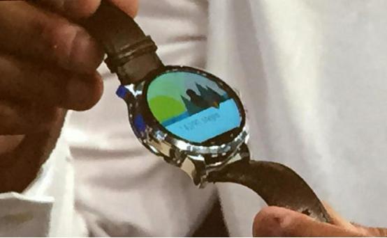Moto 360被山寨了？Fossil智能手表亮相 
