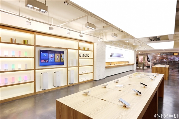 小米實(shí)體店賣手機(jī)，面對(duì)魅族/華為有何勝算？