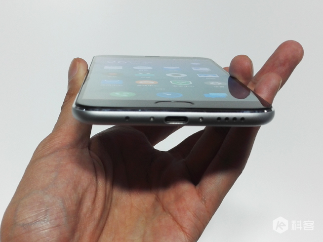還以為iPhone又發(fā)布了，魅族PRO 5上手圖賞