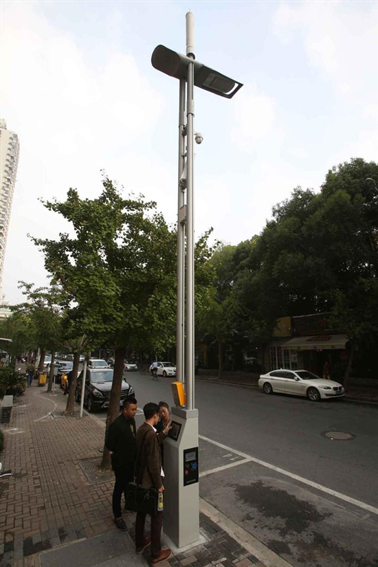 上海超牛路燈：有Wi-Fi，還能給汽車充電
