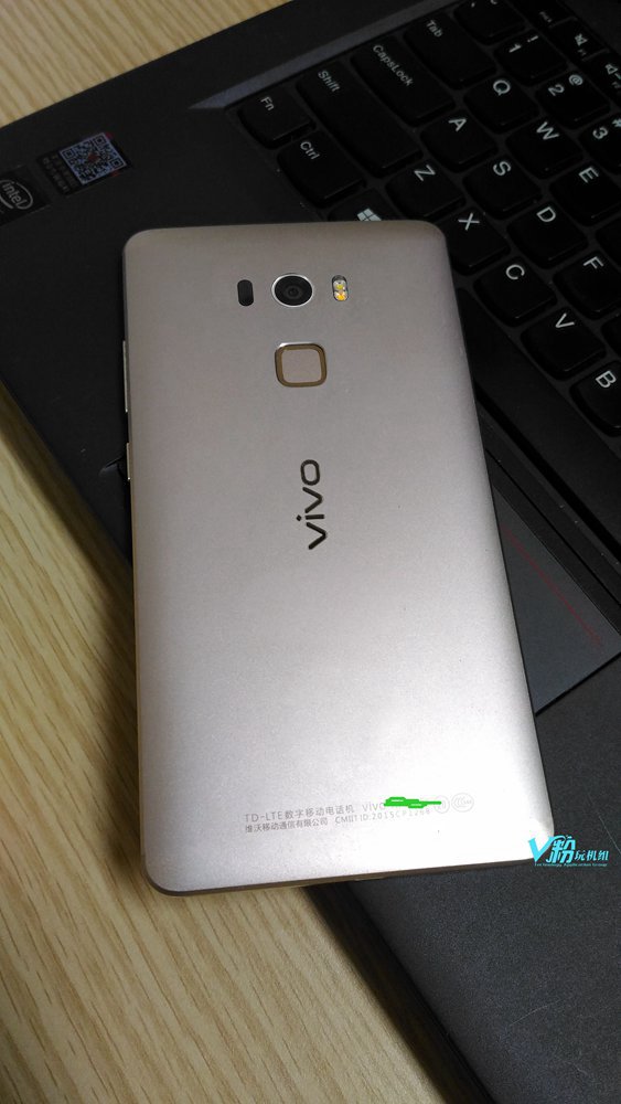 抄魅藍(lán)metal工藝？疑似vivo Xplay5S諜照曝光