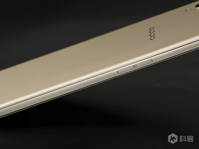 長(zhǎng)續(xù)航配搭閃充的完美結(jié)合：OPPO R7s評(píng)測(cè)