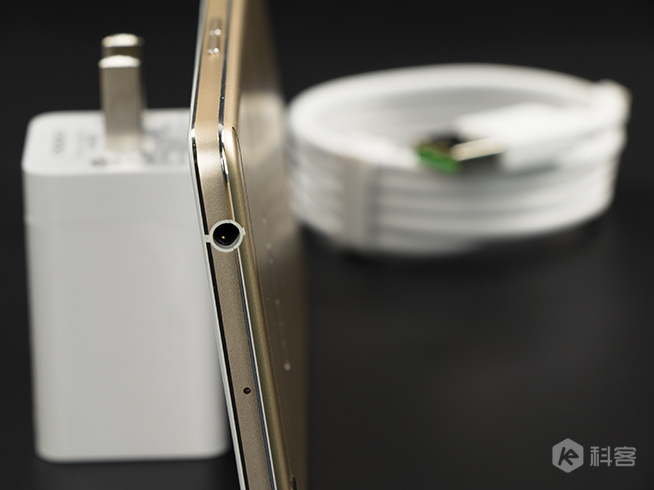 長(zhǎng)續(xù)航配搭閃充的完美結(jié)合：OPPO R7s評(píng)測(cè)