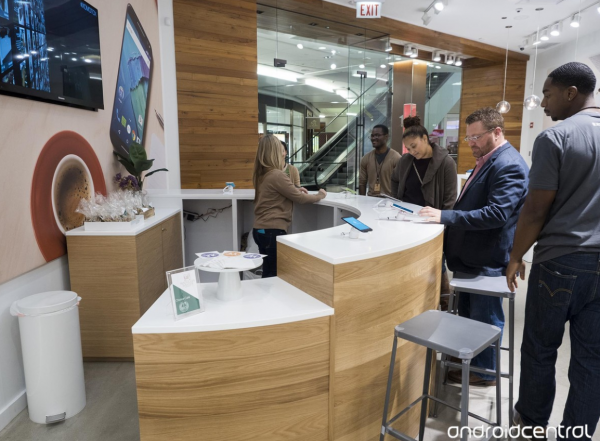 摩托羅拉唯一實體店：純木材質(zhì)，情懷滿滿