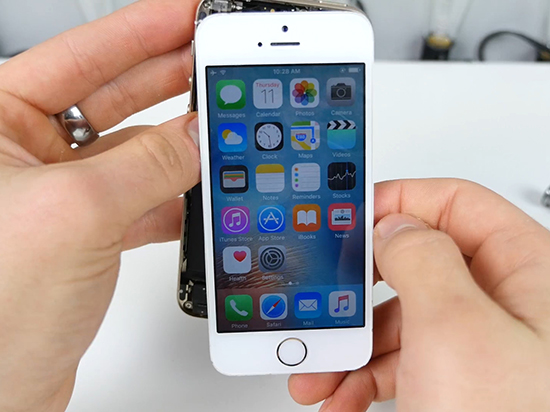 視頻：蘋果iOS 9時間BUG令設(shè)備變磚！但很容易解決