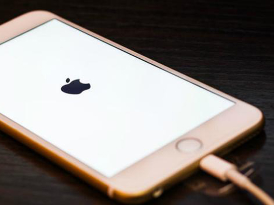 科客晚報：取消滴滴訂單竟被揍 蘋果承認iPhone調時間會變磚