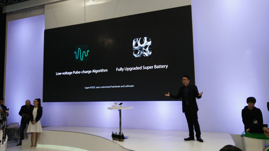 15分鐘充滿手機(jī) OPPO超級閃充空降MWC