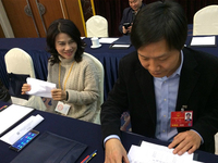 董明珠：要不要繼續(xù)做手機(jī)看雷軍，他做我就做！