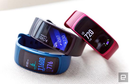 Gear Fit 2手環(huán)+藍牙耳塞：三星推新款健康穿戴設(shè)備