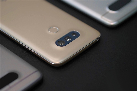 LG G5設(shè)計另類只為可拆電池 這真值得嗎？