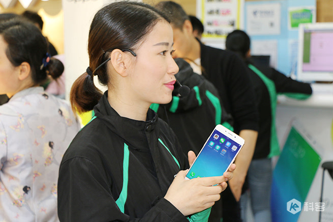 OPPO R9線下首發(fā)：1個(gè)店1小時(shí)賣出110臺(tái)