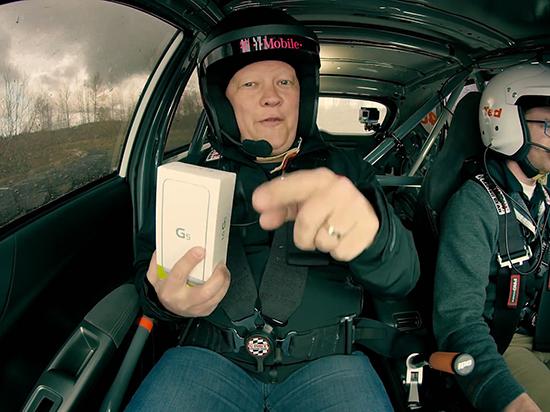 視頻：速度與激情！老外在賽車上開箱LG G5