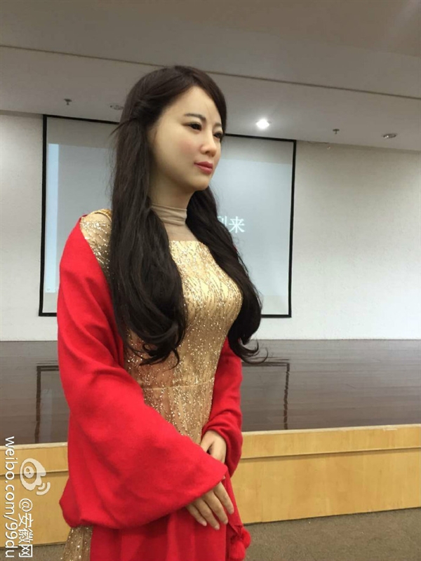 告訴我她美不美！中國(guó)首個(gè)美女機(jī)器人問(wèn)世