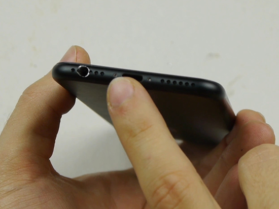 低調(diào)裝逼！在iPhone 7上挖3.5mm耳機插孔