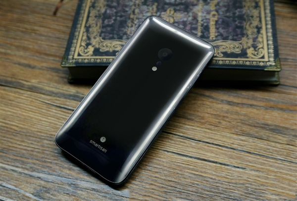 老羅情懷逆戰(zhàn)？錘子T3六大看點(diǎn)前瞻
