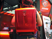 扛著玩游戲？索泰背包PC考驗(yàn)玩家體質(zhì)