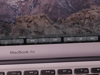 蛋疼嗎？舊款MacBook假裝用上Touch Bar