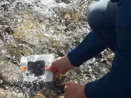 創(chuàng)意滿分！能給手機充電的折疊燈已在路上