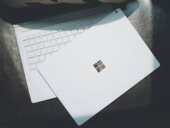 價格略欠誠意 微軟推出i7無獨(dú)顯版Surface Book