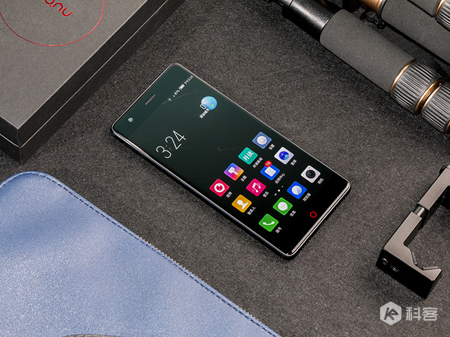 8GB內(nèi)存+無邊框設(shè)計(jì)！nubia Z17真機(jī)圖賞