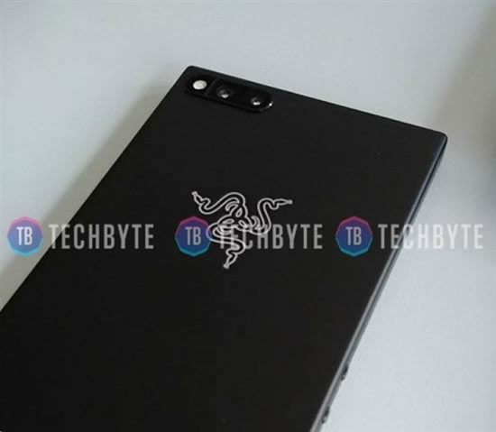 雷蛇Razer Phone真機(jī)諜照曝光：風(fēng)格硬朗，沒有跑馬燈
