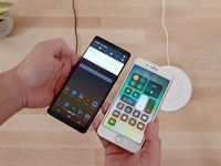 iPhone 8 Plus對(duì)比三星Note8無(wú)線充電：蘋果太慢簡(jiǎn)直要放棄