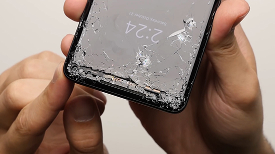 旗艦手機(jī)測試：iPhone 8 Plus不堪一擊，但它卻爛掉渣