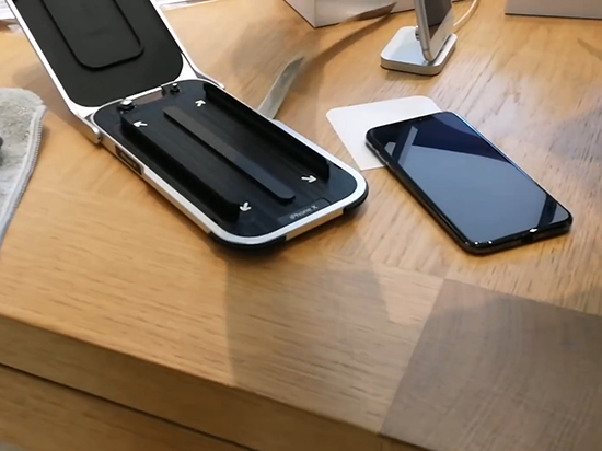 祖?zhèn)髻N膜都要失傳了！因?yàn)檫@是蘋果專用iPhone X貼膜神器