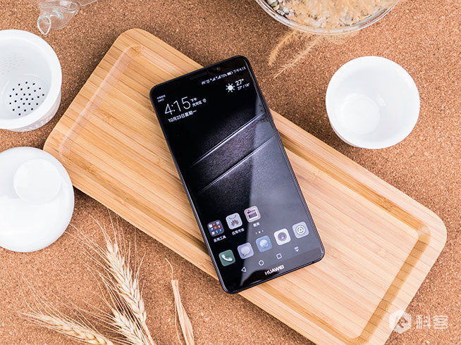 科客晚報(bào)：三星S9拒絕跟風(fēng)配劉海，曲屏Nokia 9真機(jī)渲染圖曝光
