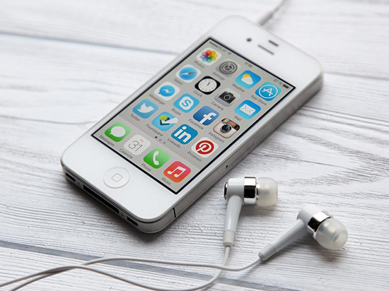 庫(kù)克悄悄開了扇窗！iPhone 4s復(fù)活：可降級(jí)到iOS 6.1.3