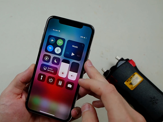 最強無線充電測試：電擊的iPhone X真的能被充電嗎？