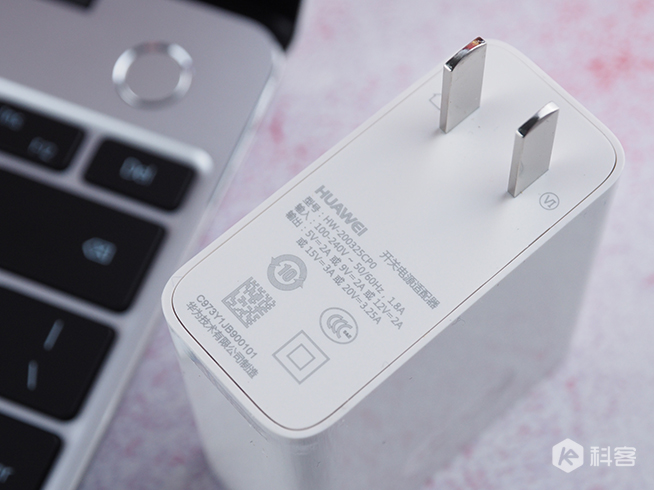 華為MateBook 13體驗(yàn)評測：輕薄全面屏 有顏有實(shí)力