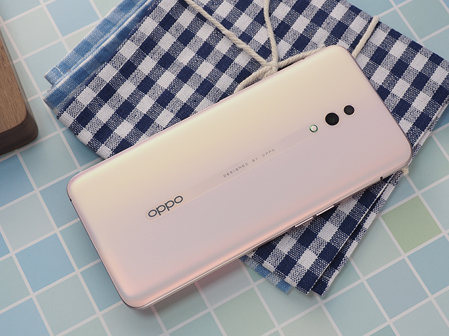 OPPO Reno開(kāi)箱體驗(yàn)：全景屏+創(chuàng)意側(cè)旋升降結(jié)構(gòu)