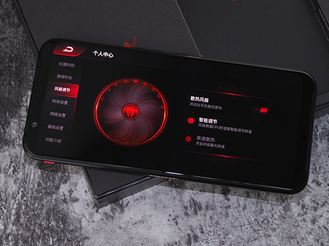 紅魔3電競手機體驗：風(fēng)冷系統(tǒng)很爽 屏幕90FPS刷新率很流暢