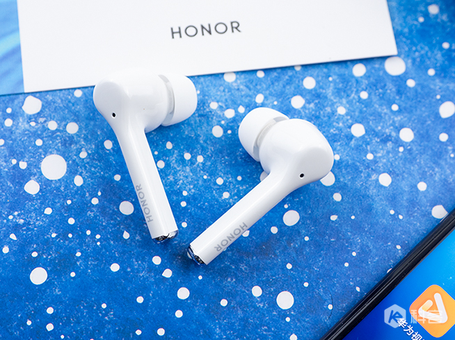 降噪媲美AirPods Pro，價錢不到一半！榮耀FlyPods 3評測