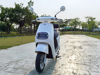 雅迪冠能M8電動(dòng)車(chē)評(píng)測(cè)：續(xù)航超給力，高端新典范