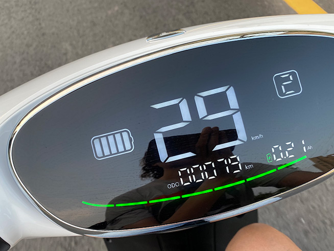 雅迪冠能M8電動車評測：續(xù)航超給力，高端新典范