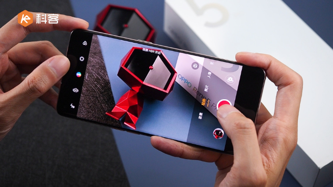 OPPO Reno5 Pro上手：顏值夠頂沒話說！首發(fā)獨家人像視頻新技術