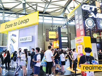 realme“GT入侵”展臺挑戰(zhàn)CJ最潮區(qū)域，真我GT大師系列火爆全場