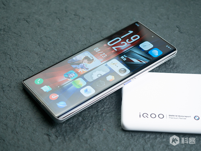 iQOO 8 Pro上手體驗(yàn)：完全體進(jìn)化各項全能！該有的通通都標(biāo)配上了