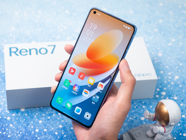 OPPO Reno7 Pro上手體驗(yàn)：前后拍攝都了得！爆款秘訣全靠設(shè)計(jì)？