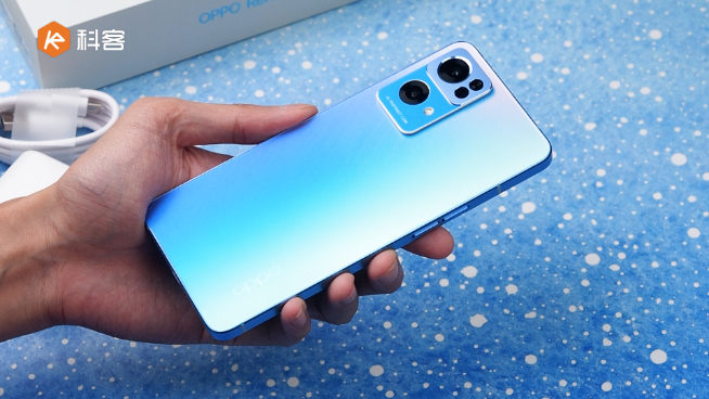 OPPO Reno7 Pro上手體驗(yàn)：前后拍攝都了得！爆款秘訣全靠設(shè)計(jì)？