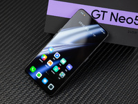 80秒充電20%！真我GT Neo5發(fā)布，三大招暴擊Redmi K60