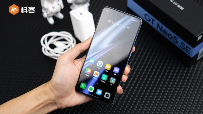 真我GT Neo5 SE開箱：第二代驍龍7+！1999元又射爆Redmi