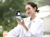 moto razr 40系列推兩款新機：小折疊新低價，外屏新天花板