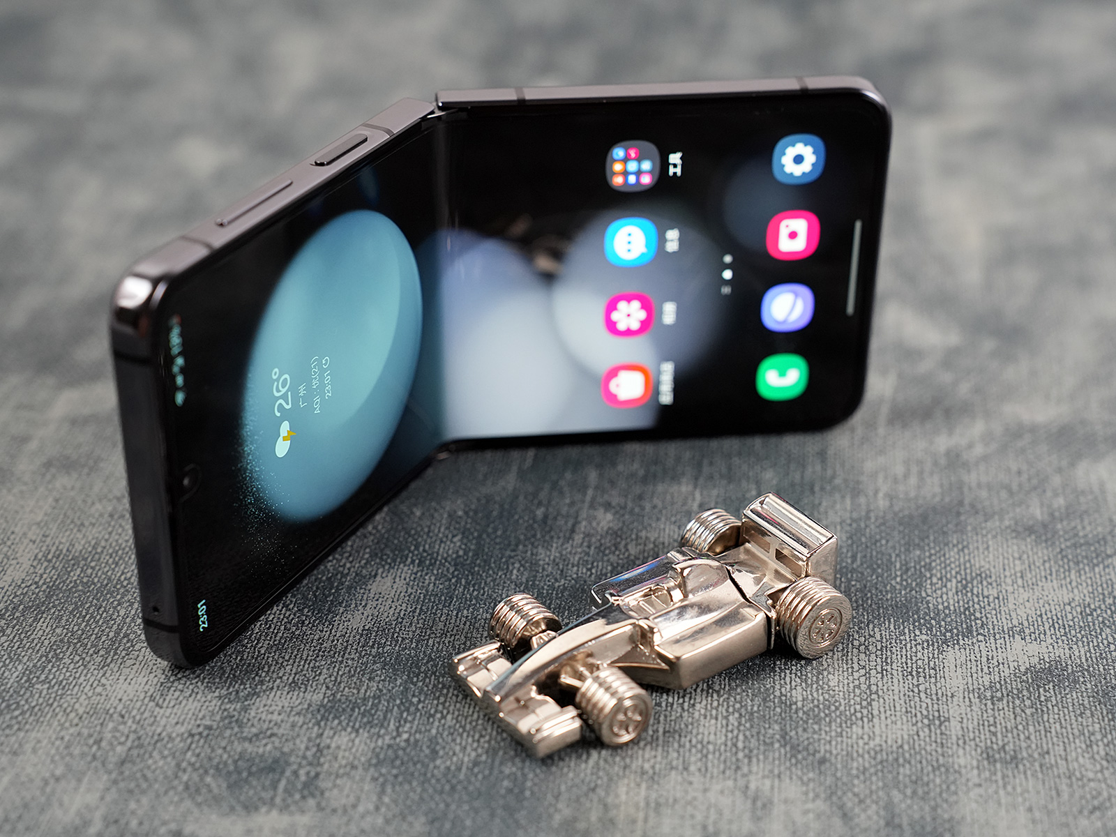 解鎖小折疊新魅力！三星Galaxy Z Flip5評測，主力機就現(xiàn)在