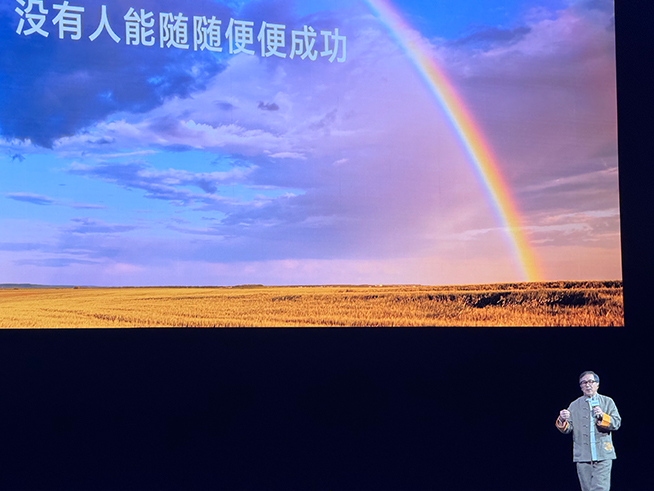 Magic6至臻版+RSR保時捷設(shè)計！榮耀發(fā)多款新品，趙明豪言遙遙領(lǐng)先
